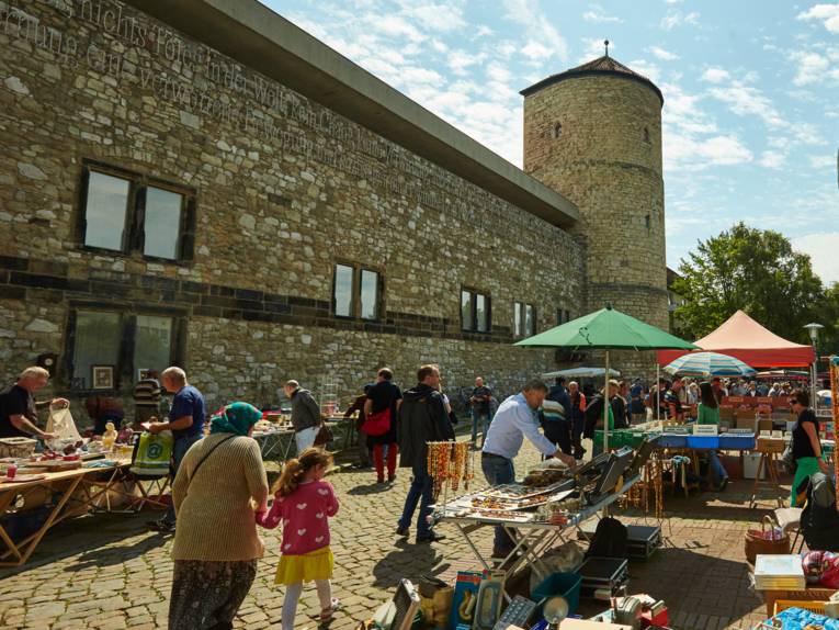 Flohmarkt am Hohen Ufer am Beginenturm